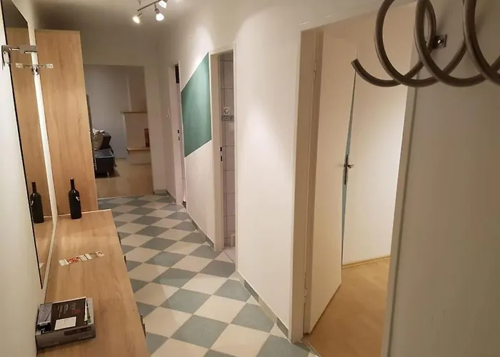 Esslinger Hauptstr Spacious With Loggia *