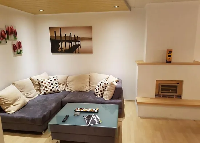 Esslinger Hauptstr Spacious With Loggia