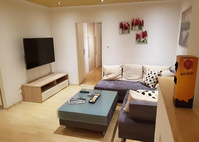 Esslinger Hauptstr Spacious With Loggia